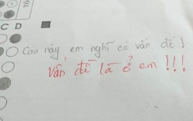 Thấy bài kiểm tra có vấn đề, nam sinh "bật" lại ai ngờ bị thầy giáo phản dame, đành ngậm ngùi ôm mặt