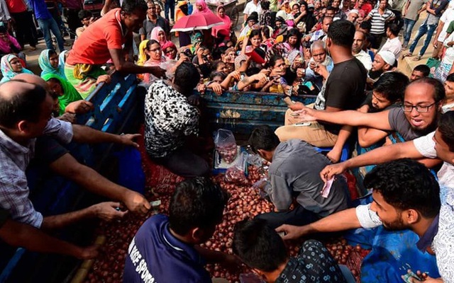 Giá hành tăng phi mã, Thủ tướng Bangladesh ngừng dùng hành để nấu ăn