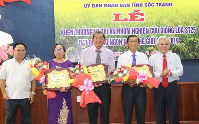 Sóc Trăng khen thưởng 'cha đẻ' giống gạo Việt ngon nhất thế giới 2019