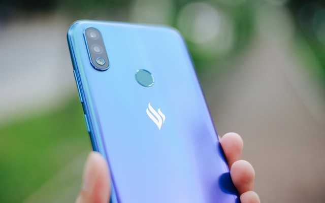 Vsmart Lux giá 20 triệu biệt tăm: Vì sao Vsmart chuyển hướng từ smartphone cao cấp sang tập trung tổng lực vào smartphone giá mềm?