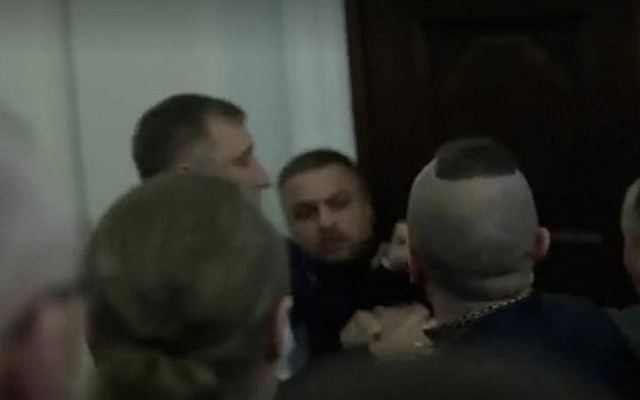 Video: Nghị sĩ Ukraine nhập viện sau cuộc "hỗn chiến" tại Quốc hội
