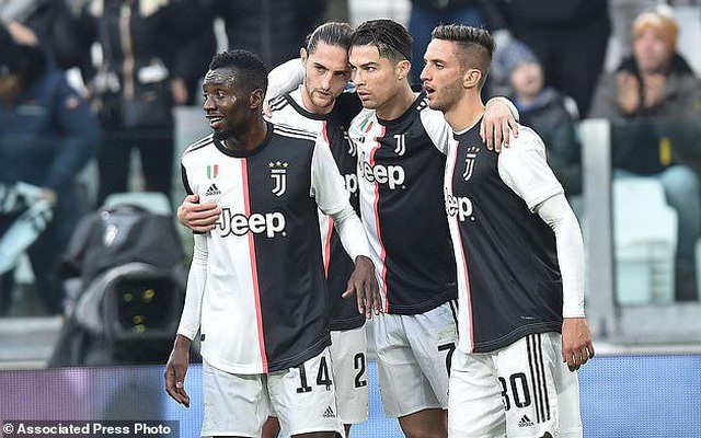 Ronaldo lập cú đúp, Juventus chiếm ngôi đầu của Inter