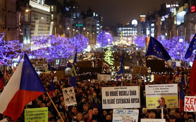 Giàu hơn cả ông Trump, thủ tướng Czech chịu chung điều tiếng