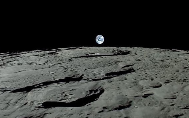 Ấn tượng cảnh Trái Đất “mọc” nhìn từ bề mặt Mặt Trăng