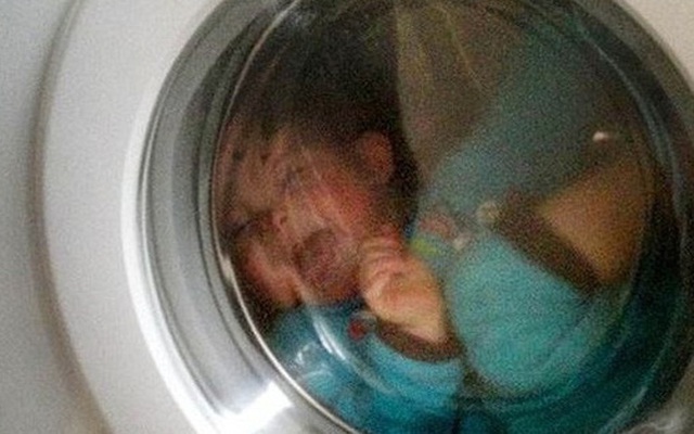 Phát hiện thi thể bất động của bé trai 2 tuổi trong máy giặt nhà hàng xóm hé lộ chân dung đáng sợ của một kẻ điên tình
