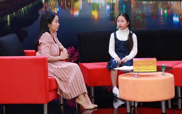Ốc Thanh Vân bật khóc khi nghe cô bé lớp 5 kể chuyện bị bạn bè cô lập vì lý do trớ trêu