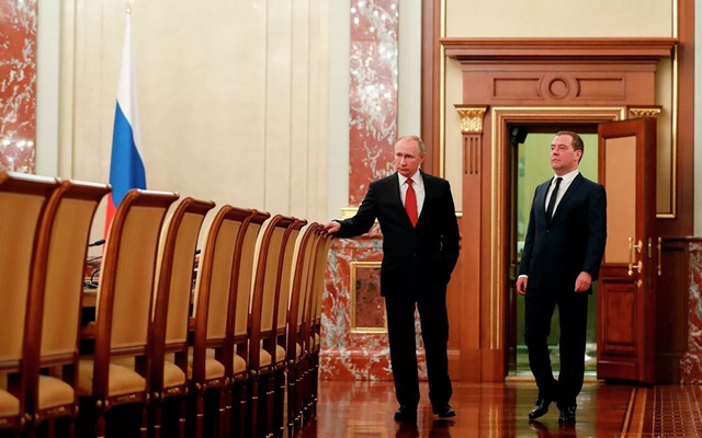 Thủ tướng Nga Medvedev tuyên bố giải tán chính phủ ngay sau Thông điệp Liên bang của Tổng thống Putin