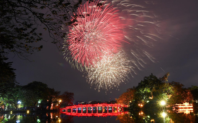 Chúc mừng Canh Tý 2020: Những màn trình diễn pháo hoa rực rỡ