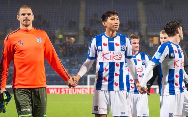 CĐV Hà Lan nổi đóa vì fan Việt "quậy phá", cứ nhắc tên Văn Hậu sau khi Heerenveen bại trận