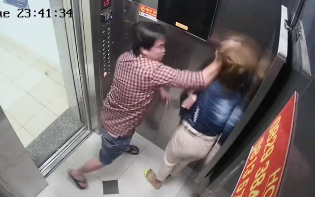 Công an làm việc với người đàn ông đánh cô gái trong thang máy chung cư Trung Đông Plaza ở Sài Gòn