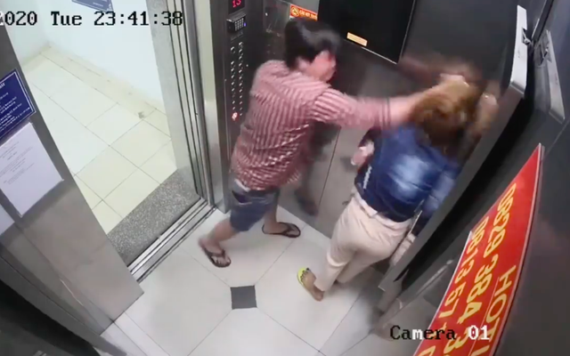 Thông tin bất ngờ vụ cô gái bị người ông túm tóc, đánh đập trong thang máy chung cư Trung Đông Plaza ở Sài Gòn