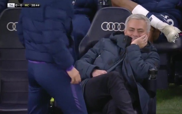 Ngạo nghễ cười trước quả 11m, Mourinho "nhấn chìm" Pep và Man City vào nỗi tuyệt vọng
