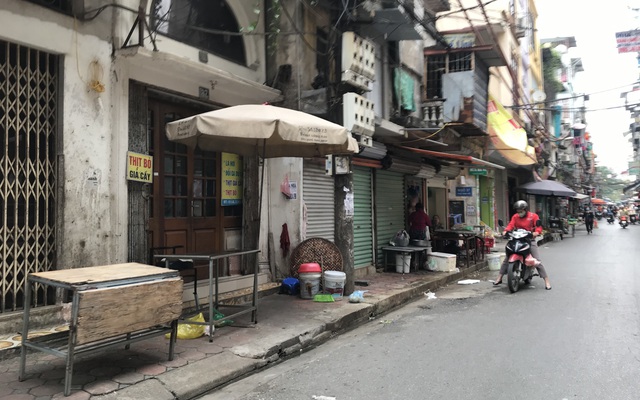 Sau hàng ăn uống, nhiều chợ ở Hà Nội tiếp tục "nghỉ Tết" vì Covid-19