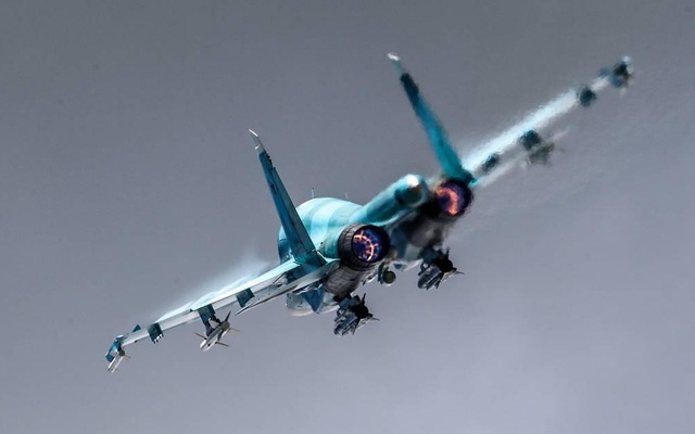 Tiêm kích Su-34 của Nga khoe uy lực đáng sợ