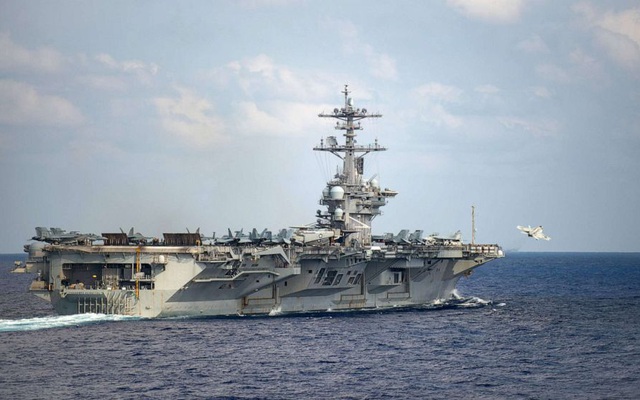 Ba thủy thủ trên tàu sân bay USS Theodore Roosevelt xét nghiệm dương tính với Covid-19