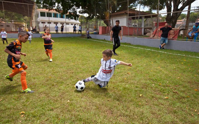 Gặp hoàn cảnh y hệt Messi, sao nhí Brazil được kì vọng là Neymar 2.0