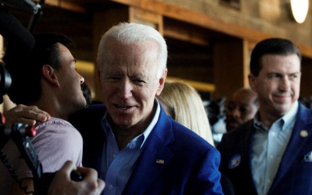 Siêu thứ ba ở Mỹ: Ông Biden tiếp đà bứt phá, mong chờ cuộc đua song mã