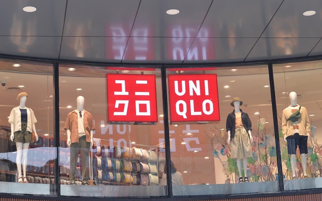 Bên trong cửa hàng Uniqlo đầu tiên ở Hà Nội: Nhiều mẫu sản phẩm mới có giá bình dân