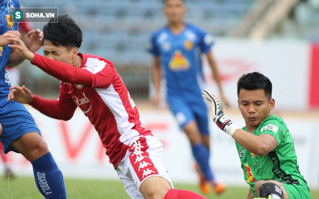 Chuyên gia Vũ Mạnh Hải: "Công Phượng rất kém, có lẽ cần ngồi ngoài chờ khôi phục phong độ"