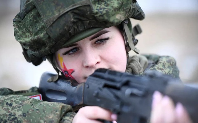 Ngỡ ngàng trước vẻ đẹp của các nữ quân nhân Nga