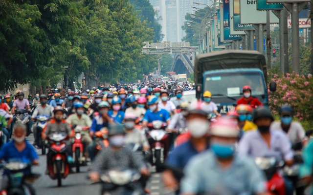 Sài Gòn đông đúc khi sắp kết thúc đợt cách ly toàn xã hội 14 ngày
