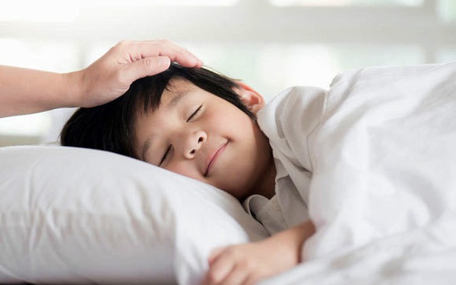 3 việc bố mẹ nên làm trước giờ con ngủ 1 tiếng, trẻ nhỏ lớn lên sẽ hưởng lợi suốt đời