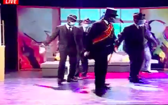 Nhóm vác quan tài nhảy múa bất ngờ nổi tiếng, được biểu diễn trên sóng truyền hình