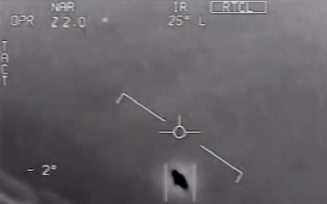 Lầu Năm Góc công bố 3 đoạn video về UFO