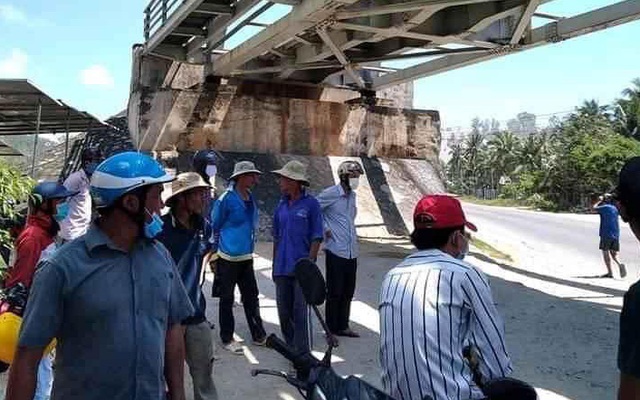 Hai nữ sinh tử vong thương tâm khi đứng sát đường sắt chụp ảnh lúc tàu chạy qua