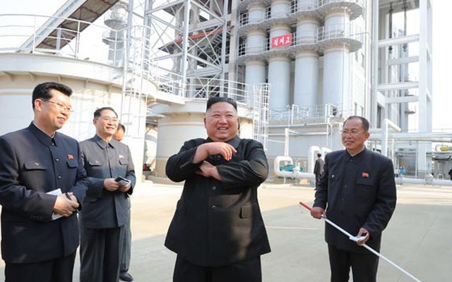 KCNA đưa tin ông Kim Jong-un tái xuất giữa tiếng reo hò rền vang của người dân sau 20 ngày vắng bóng