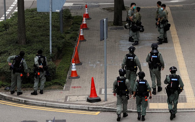 Hồng Kông bàn luật cấm xúc phạm quốc ca Trung Quốc: Cảnh sát ra quân bảo vệ Hội đồng lập pháp
