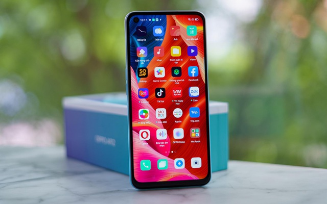 Điện thoại "đẹp long lanh" của Oppo chạy đua giảm giá, phả sức nóng vào Redmi Note 9 Pro