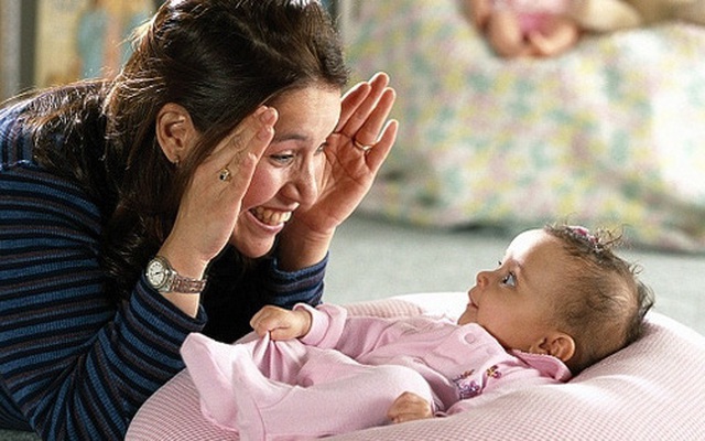 Cứ kêu con khó tính, hay khóc nhưng trẻ sơ sinh có biểu hiện này chứng tỏ em bé rất thông minh