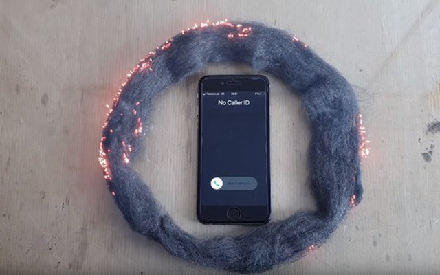 Sự thật về video 'sóng iPhone đốt cháy bùi nhùi thép'
