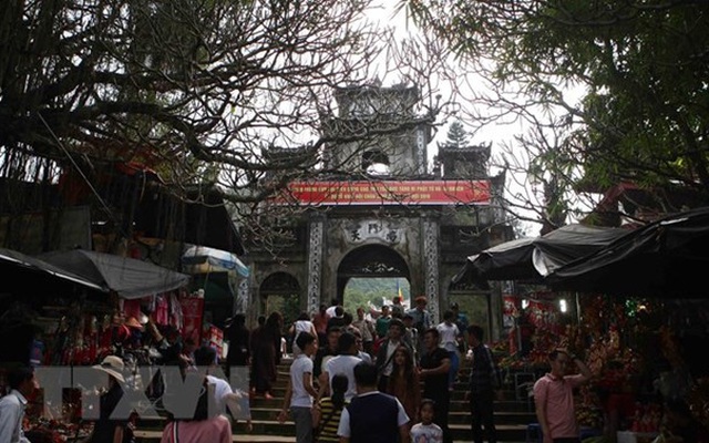 Lễ hội chùa Hương - Hành trình về cõi Phật của du khách thập phương