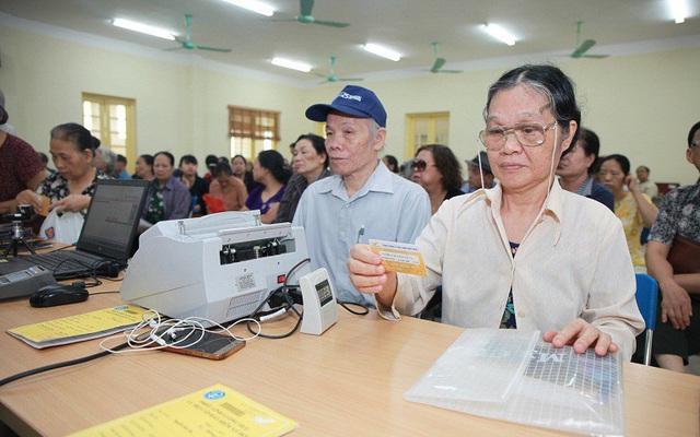 Mở rộng chi trả lương hưu, trợ cấp xã hội qua thẻ điện tử