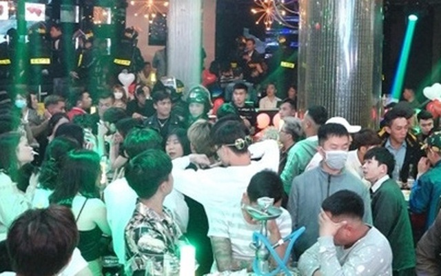 Gần 100 thanh niên phê ma tuý trong quán bar lớn nhất Đà Lạt