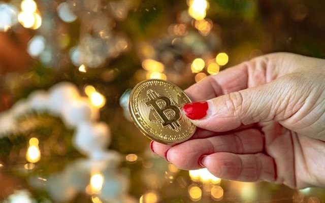 Bitcoin lại tăng dựng đứng, vượt ngưỡng 10.000 USD