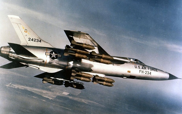 [Info] "Thần sấm" F-105 Mỹ may mắn sống sót sau khi bị MiG-21 Việt Nam bắn nát đuôi