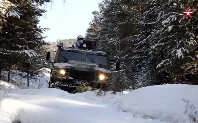 Cận cảnh xe bọc thép Tigr-M mới nhất của Nga phô diễn sức mạnh