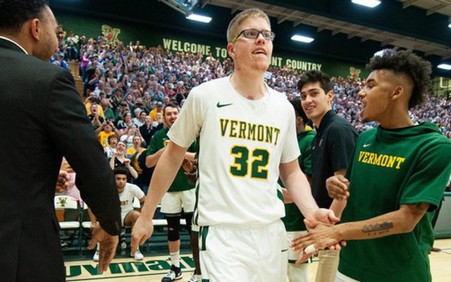 Josh Speidel: Chàng tuyển thủ bóng rổ 'đặc cách' và hành trình trở lại phi thường sau một tai nạn kinh hoàng tưởng chừng như đã lấy đi tất cả