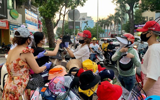 “Mũ chống giọt bắn” đang được chị em “săn lùng” để phòng chống nhiễm Covid-19: Chuyên gia nói gì?