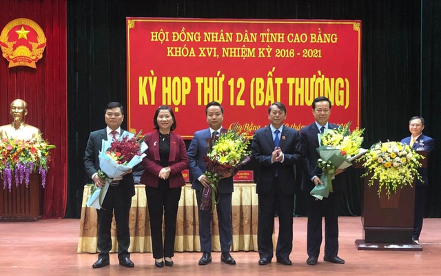 Thủ tướng phê chuẩn kết quả bầu bổ sung nhân sự Cao Bằng, Vĩnh Long