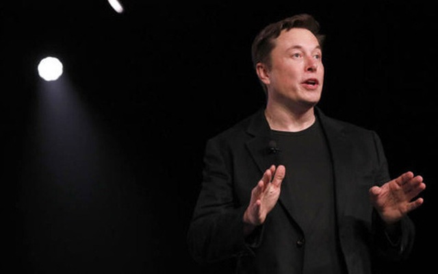 Elon Musk phản pháo cáo buộc chưa chuyển máy thở cho bệnh viện, tag cả thống đốc bang trên Twitter để hỏi rõ sự việc