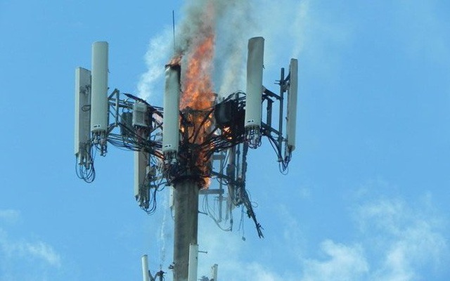 'Rủ nhau' phá hoại cột phát sóng 5G vì COVID-19, dân Ireland và New Zealand đốt nhầm luôn cả cột phát 4G