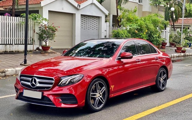 Bán Mercedes-Benz E 300 nhập khẩu mùa Covid-19, đại gia Việt hạ giá xe rẻ ngang tiền lăn bánh C 300 AMG lắp ráp