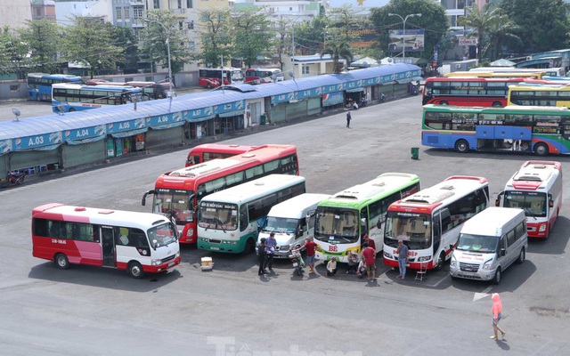 Hai bến xe lớn nhất Sài Gòn vắng hoe ngày đầu mở cửa trở lại