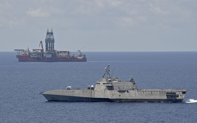 Hải quân Mỹ duy trì hiện diện gần tàu Hải Dương 8 của Trung Quốc trên biển Đông