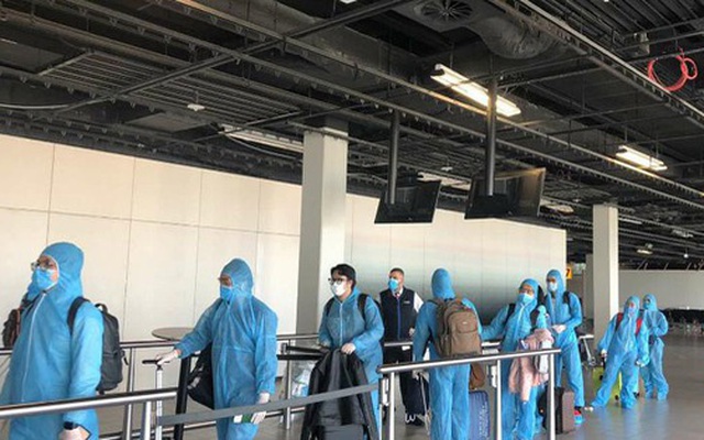 Sân bay Tân Sơn Nhất đón hơn 300 công dân Việt Nam từ châu Âu, châu Phi