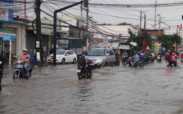 Một người bị sét đánh tử vong trong mưa giông khủng khiếp ở Cần Thơ